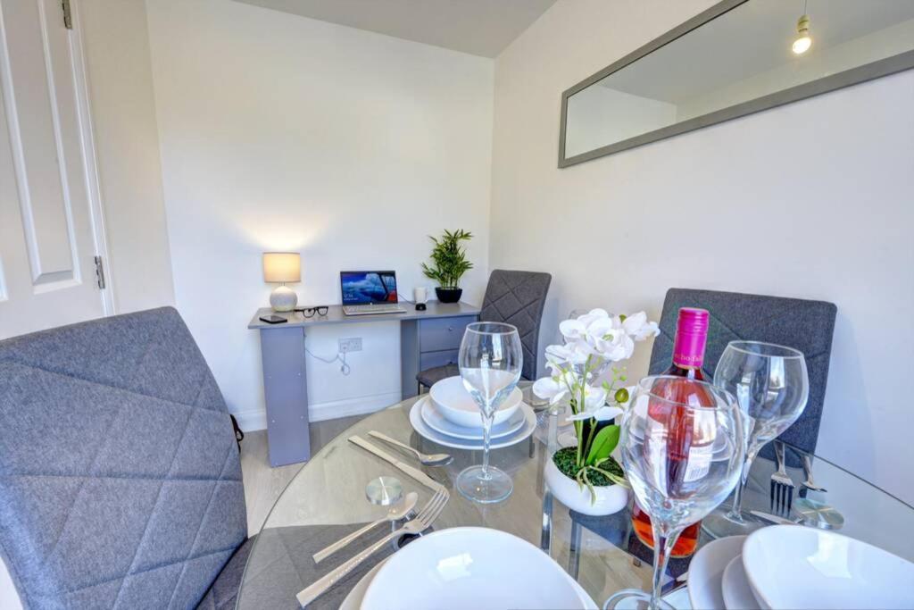 The Stratford Palace Apartment Birmingham Exterior photo